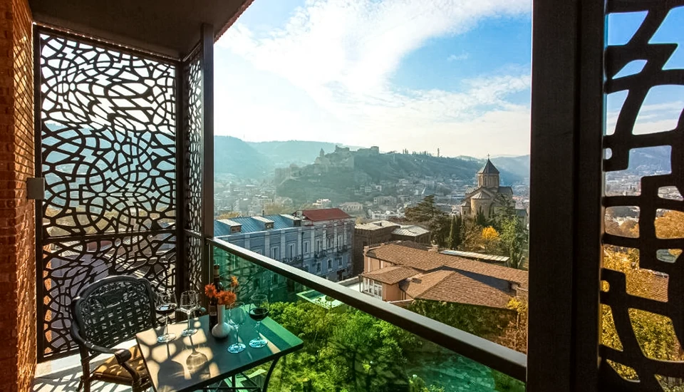 هتل کی ام ام تفلیس